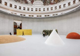 Exposition Minimal à la Bourse de Commerce : un plongée dans l’art épuré avec la Collection Pinault