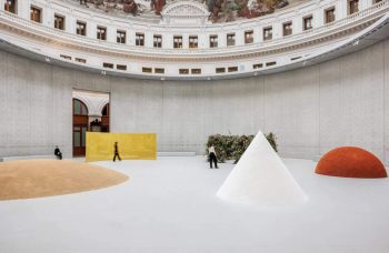 Exposition Minimal à la Bourse de Commerce : un plongée dans l’art épuré avec la Collection Pinault