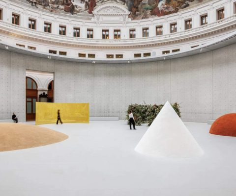 Exposition Minimal à la Bourse de Commerce : une plongée dans l’art épuré avec la Collection Pinault