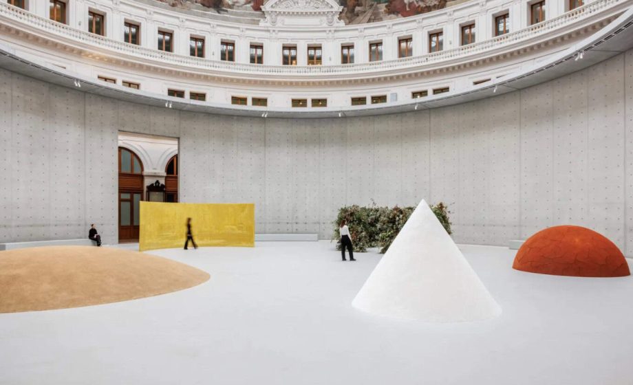 Exposition Minimal à la Bourse de Commerce : un plongée dans l’art épuré avec la Collection Pinault