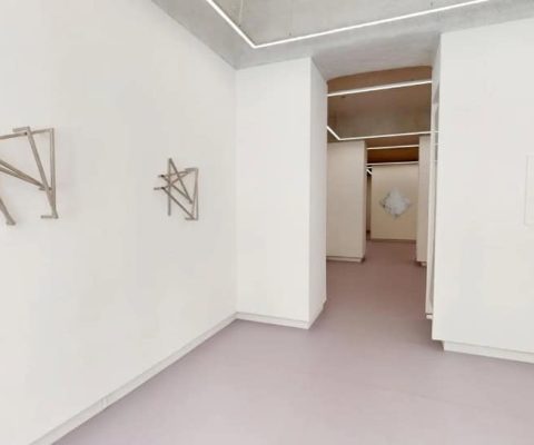 Exposition François Morellet à la galerie Oniris : L&rsquo;héritage ludique d&rsquo;un artiste obsédé par la géométrie